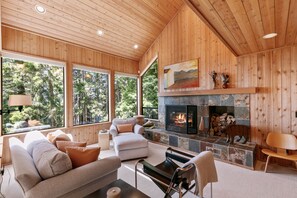 Smart TV, fireplace, DVD player