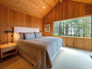 2 Schlafzimmer, Schreibtisch, Bügeleisen/Bügelbrett, WLAN