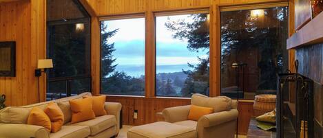 Smart TV, fireplace, DVD player