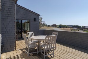 Outdoor dining - Sea Watch - Hot Tub & Ocean Deck Views (Sea Ranch)