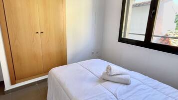 3 slaapkamers, een strijkplank/strijkijzer