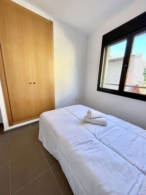 3 Schlafzimmer, Bügeleisen/Bügelbrett