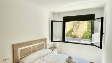 3 bedrooms, iron/ironing board, WiFi