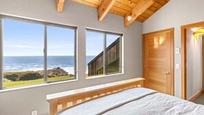 2 bedrooms, WiFi (free), bed sheets - Sea Walk Retreat | Front-Row Whale Watching Condo (Sea Ranch)