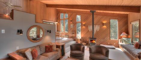 Smart TV, fireplace, DVD player