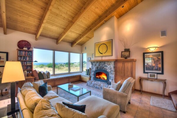 Smart TV, fireplace