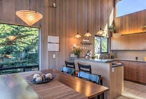 Dining - Watch the waves crash in the distance (Sea Ranch)