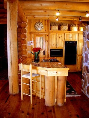 Dining - El Salto Log Home & Guest House wooded setting, hot tub-secluded peaceful (Arroyo Seco)
