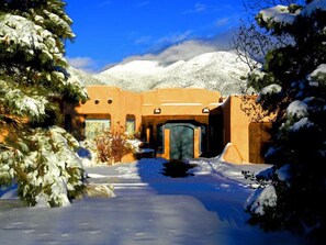 المنشأة من الخارج