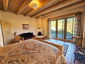 4 عدّة غرف نوم وواي فاي مجانًا وملاءات أسرّة