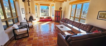 Casa Luminosa, Private Hot Tub Los Altos Clubhouse with pool, sauna, tennis