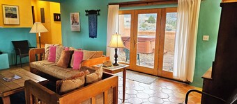 Taos House - 360 degree mountain/town views - Patio - Hot Tub
