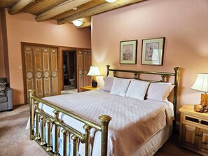 5 bedrooms, iron/ironing board, WiFi, bed sheets