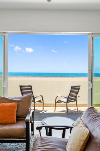 3525O - Big Blue Beauty: 3  BR, 5  BA House in Oxnard, Sleeps 6