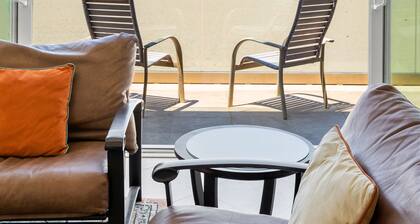 3525O - Big Blue Beauty: 3 BR, 5 BA House in Oxnard, Sleeps 6