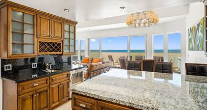 3525O - Big Blue Beauty: 3 BR, 5 BA House in Oxnard, Sleeps 6