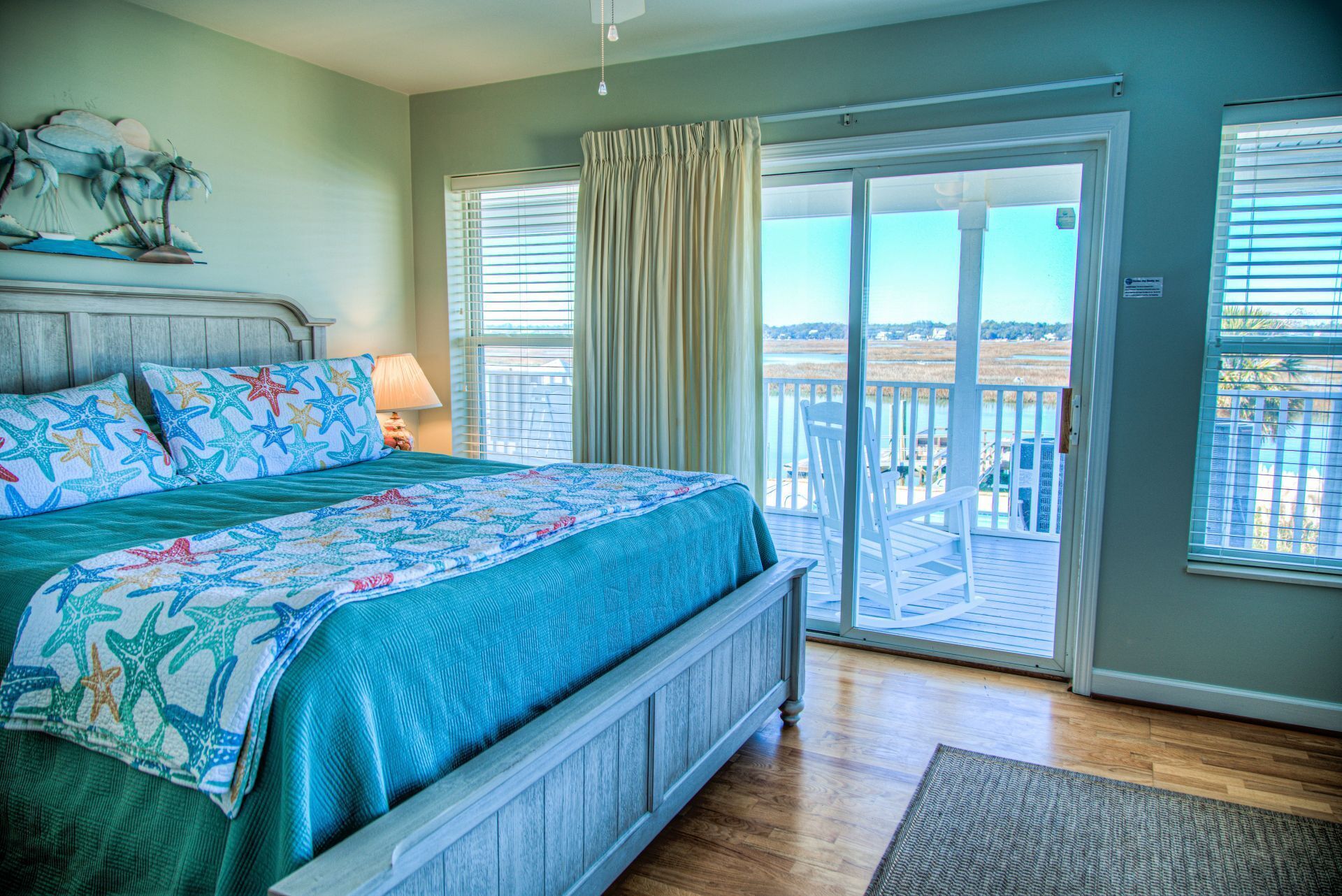 6 bedrooms, iron/ironing board, WiFi, bed sheets