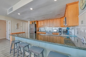 Fridge, microwave, oven, stovetop - Surf Master 413: 3 bedrooms, 3 bathrooms, oceanfront condo (Garden City Beach)