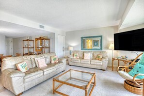 Living area - Marlin Quay 108 - Two Bedroom, Two Bath Inlet/Channel Front Condo (Garden City Beach)
