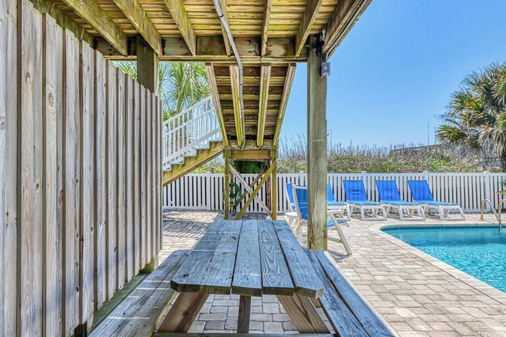 Lämmitetty uima-allas