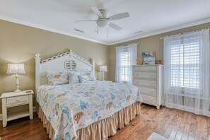 5 bedrooms, iron/ironing board, WiFi, bed sheets