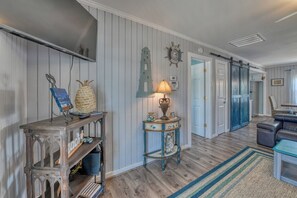 TV, stereo - Inlet Summer in Summer House Community (Garden City Beach)