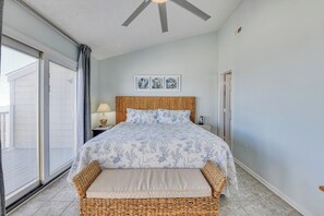 3 bedrooms, iron/ironing board, free WiFi, bed sheets - Ocean Townes One - 3 Bedroom, 2.5 Bath Oceanfront Townhouse with 2 Balconies (Garden City Beach)