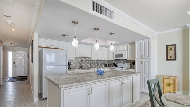 Unclassified image, 1 of 58, button - Corner Unit - Breathtaking Views  - Great Condition (Garden City Beach)