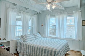 5 bedrooms, iron/ironing board, WiFi, bed sheets
