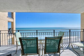 Outdoor dining - Quality, Clean Oceanfront Condo with Incredible Views (Garden City Beach)