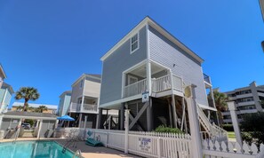 Pool - 3 Bedroom, Two 1/2 Bath, Dog-friendly House with Community Pool (Garden City Beach)