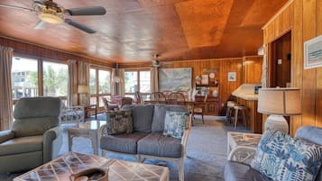 Televisión, reproductor de DVD y estéreo