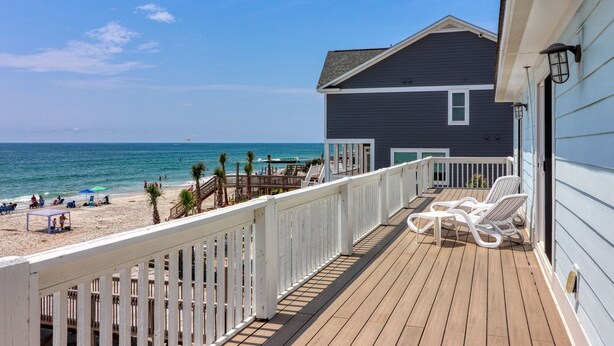 Property grounds - Reel 'Em Inn - Six Bedroom, Four Bath Oceanfront Beach House with Sundeck (Garden City Beach)