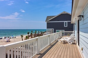 Reel Em Inn - Reel 'Em Inn - Six Bedroom, Four Bath Oceanfront Beach House with Sundeck (Garden City Beach)
