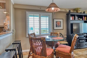 Dining - Beach House 317, ocean front condo with pool on North Waccamaw Drive (Garden City Beach)