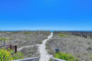 On the beach - Compass Rose 12 -Three Bedroom, Two Bath Oceanfront Condo (Garden City Beach)