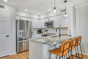 Fridge, microwave, oven, stovetop - Compass Rose 12 -Three Bedroom, Two Bath Oceanfront Condo (Garden City Beach)