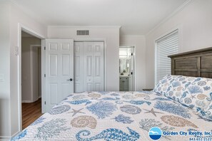 Room - Compass Rose 12 -Three Bedroom, Two Bath Oceanfront Condo (Garden City Beach)