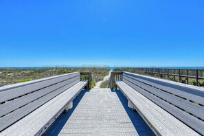 Property grounds - Compass Rose 42, three-bedroom, two-bath oceanfront condo (Garden City Beach)