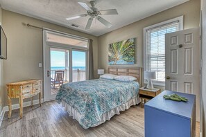 6 bedrooms, iron/ironing board, WiFi, bed sheets