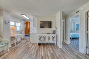 5 soverom, strykejern/-brett, wi-fi (inkludert) og sengetøy