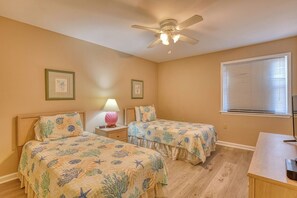 Free WiFi, bed sheets - Inlet Pointe 2 - Two Bedroom, Two Bath Inlet/Channel Front Condo (Garden City Beach)