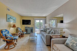 TV, DVD player - Inlet Pointe 30 Inlet front condo with pool, fishing dock and Walk to beach (Garden City Beach)