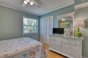 2 bedrooms, free WiFi - Inlet Pointe 33, two-bedroom, two-bath Inlet/channel-front condo (Garden City Beach)