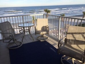 Property grounds - Completely updated! Direct Ocean Front, NoDriveBeach of New Smyrna (New Smyrna Beach)