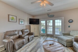 Téléviseur, lecteur de DVD, chaîne audio