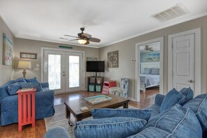 DVD player - Life's Good On Easy Street - Three Bedroom, Two Bath House (Garden City Beach)
