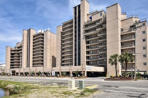 Exterior - Surfmaster 1008 - Three Bedroom, Three Bath Oceanfront Condo (Garden City Beach)