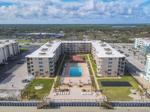 Exterior - 2 bedroom unit with an Ocean and Pool View! (New Smyrna Beach)