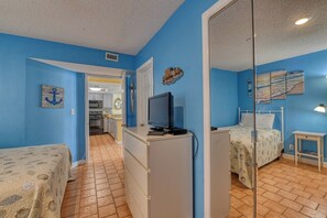 Free WiFi, bed sheets - Surfmaster 1010 - Two-bedroom, two-bath oceanfront condo (Garden City Beach)
